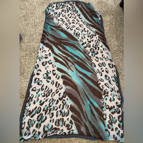 Diane von furstenberg animal print Limited edition 100% silk beaded scarf . - Picture 3 of 5